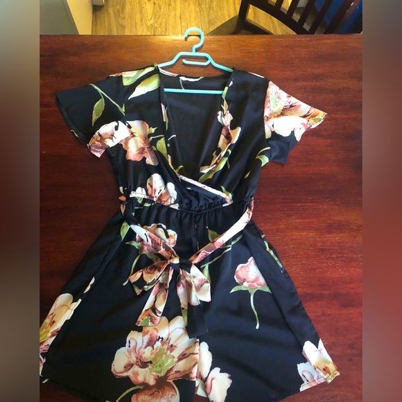 Flower print romper - Picture 1 of 6